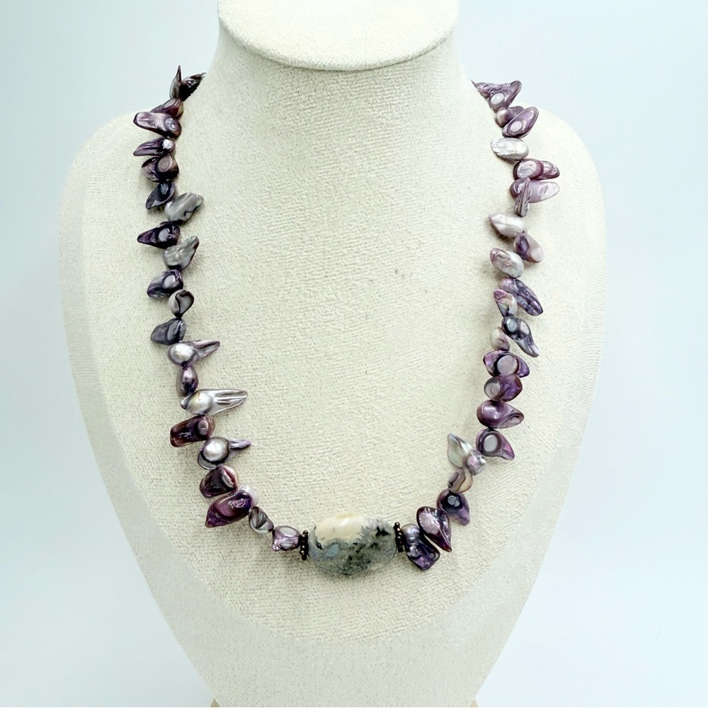Vintage Beautiful Keshi Freshwater Pearl with Gem Stone Padent